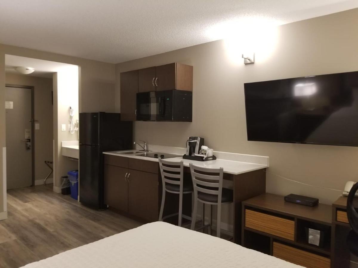 Super 8 By Wyndham Winnipeg West מראה חיצוני תמונה