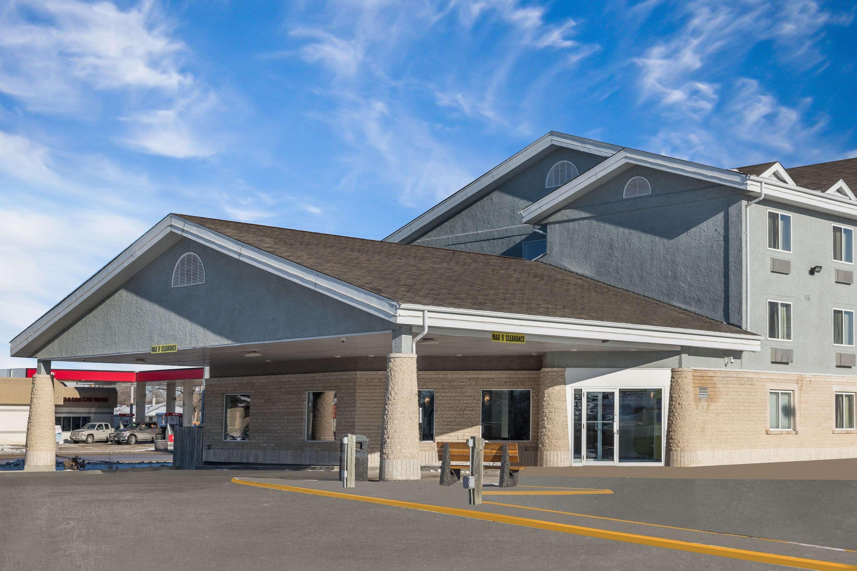 Super 8 By Wyndham Winnipeg West מראה חיצוני תמונה