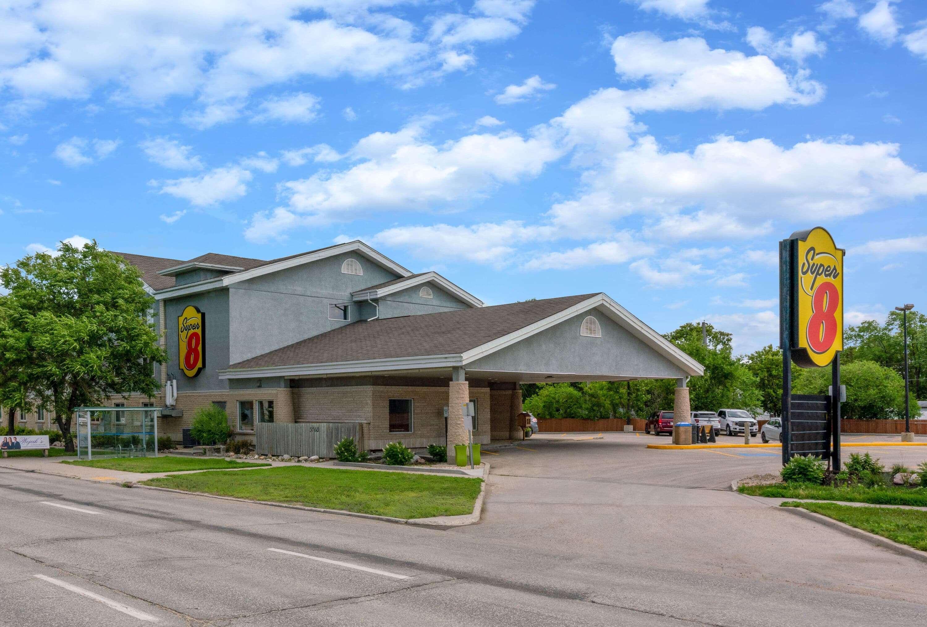 Super 8 By Wyndham Winnipeg West מראה חיצוני תמונה