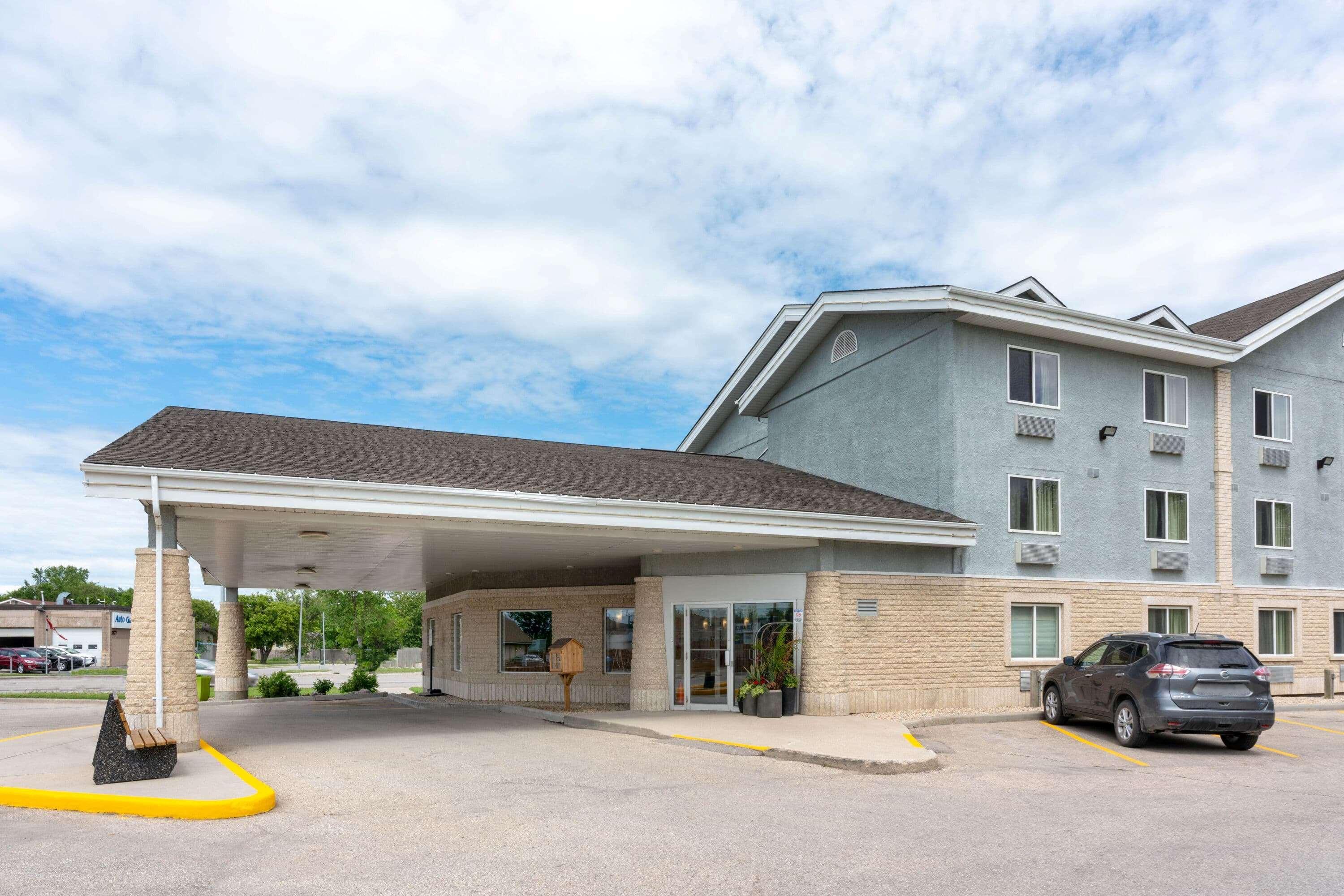 Super 8 By Wyndham Winnipeg West מראה חיצוני תמונה