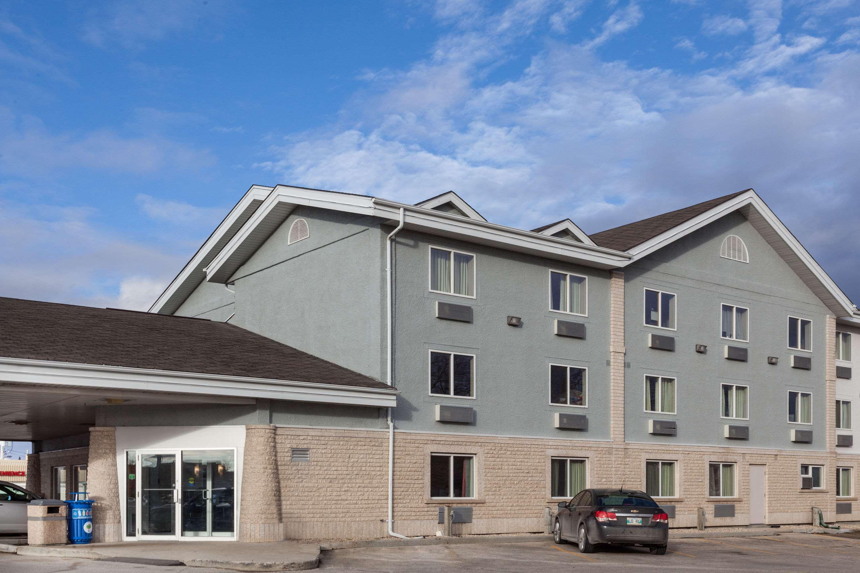 Super 8 By Wyndham Winnipeg West מראה חיצוני תמונה