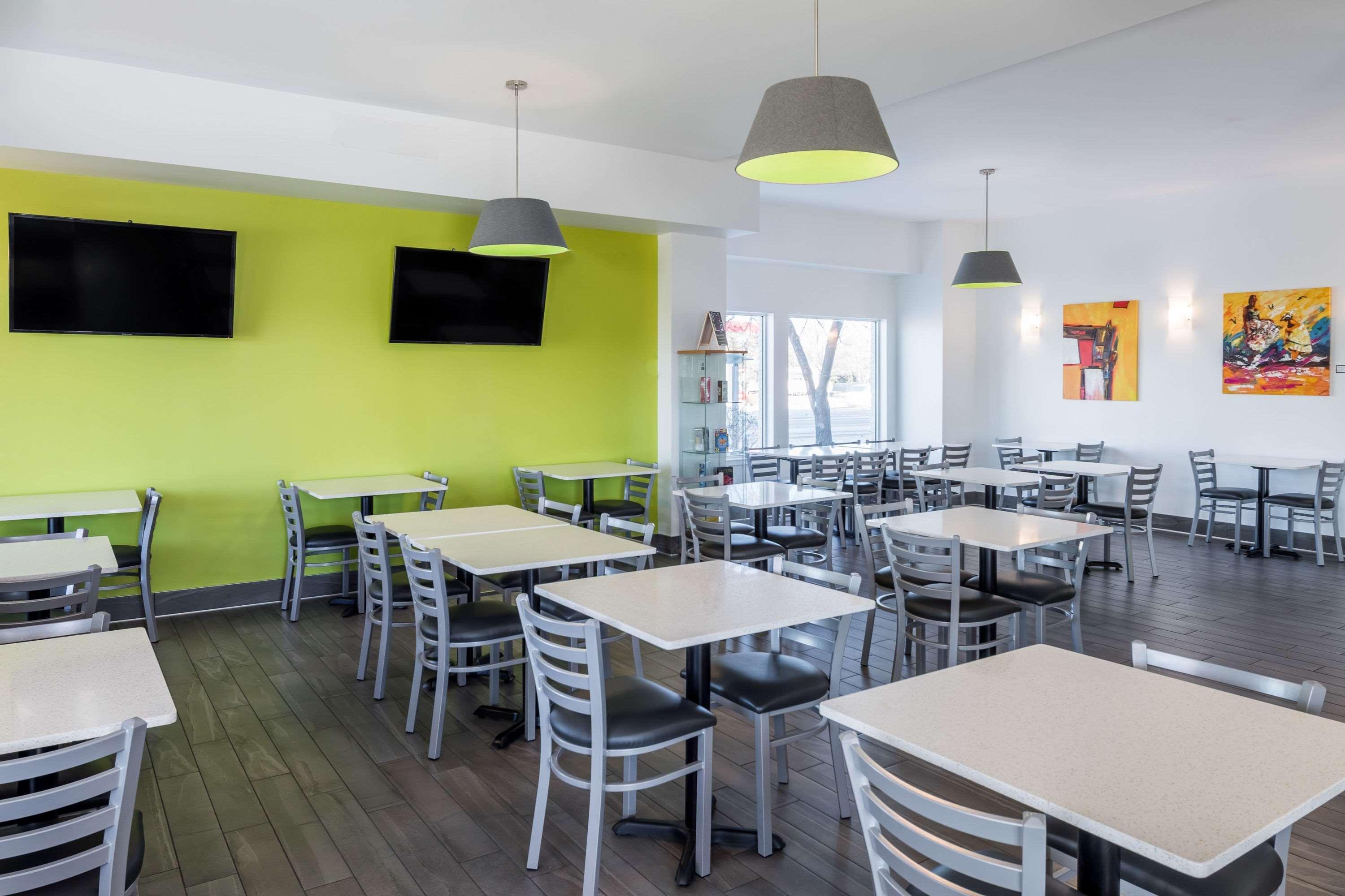 Super 8 By Wyndham Winnipeg West מראה חיצוני תמונה