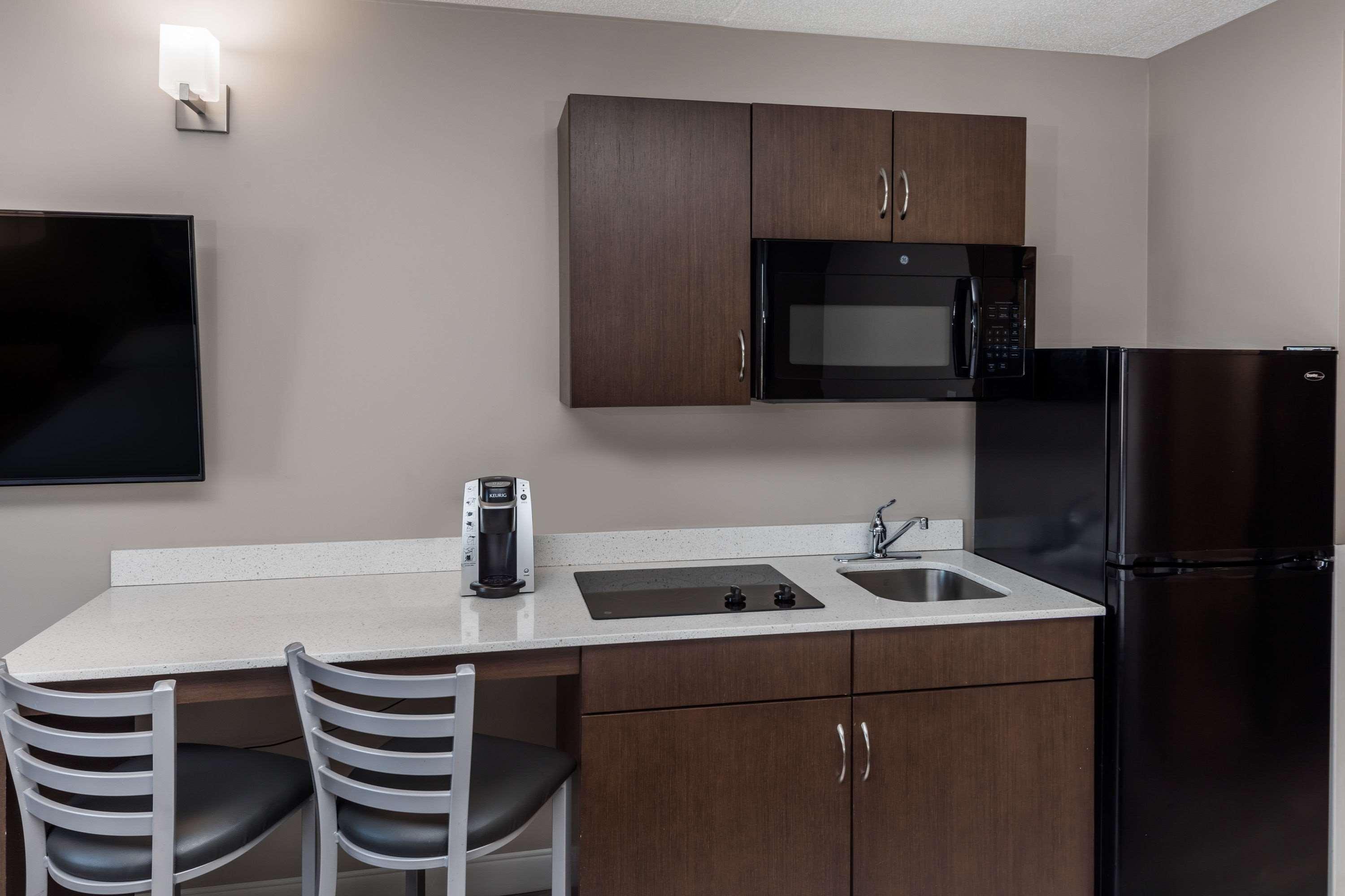 Super 8 By Wyndham Winnipeg West מראה חיצוני תמונה