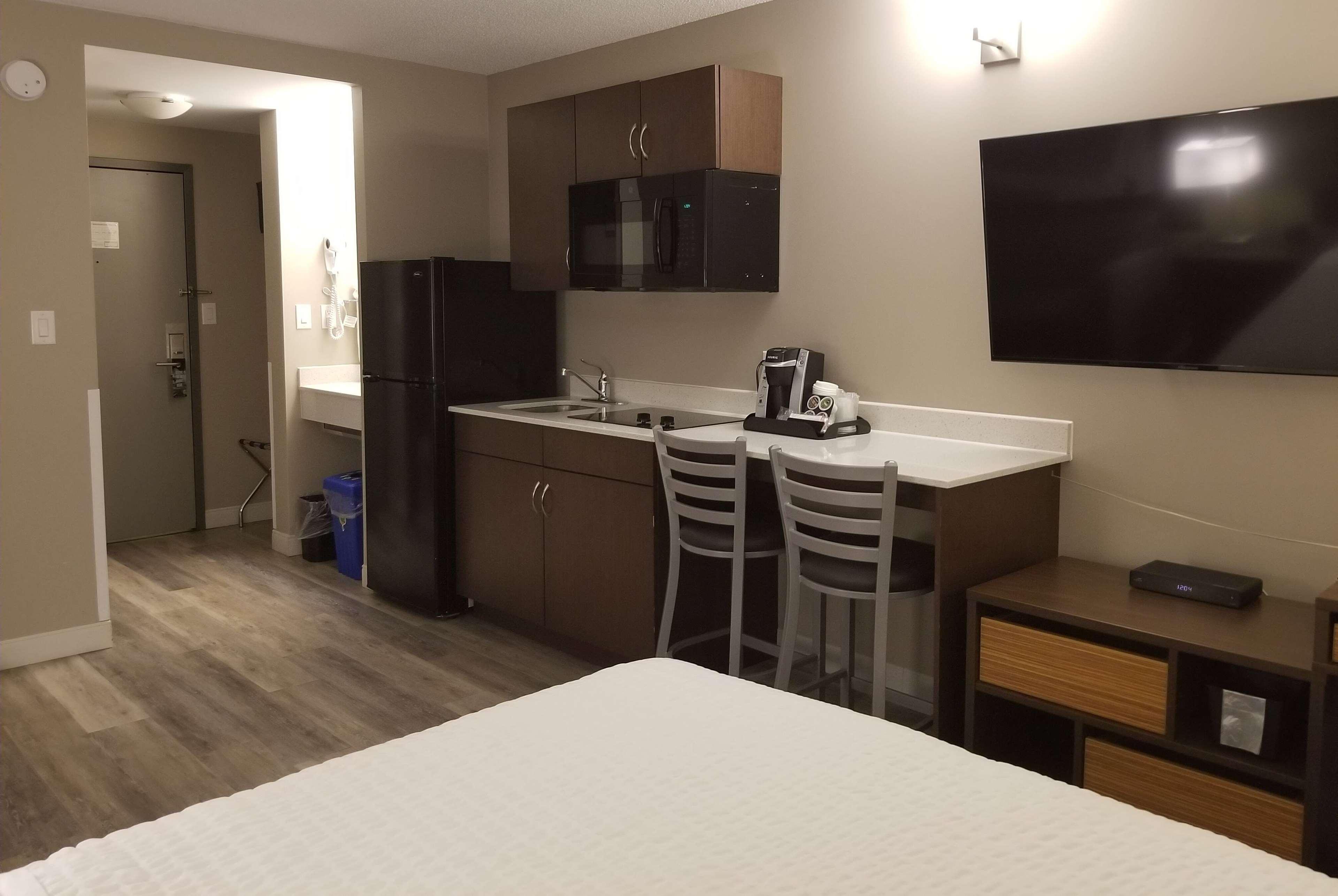 Super 8 By Wyndham Winnipeg West מראה חיצוני תמונה