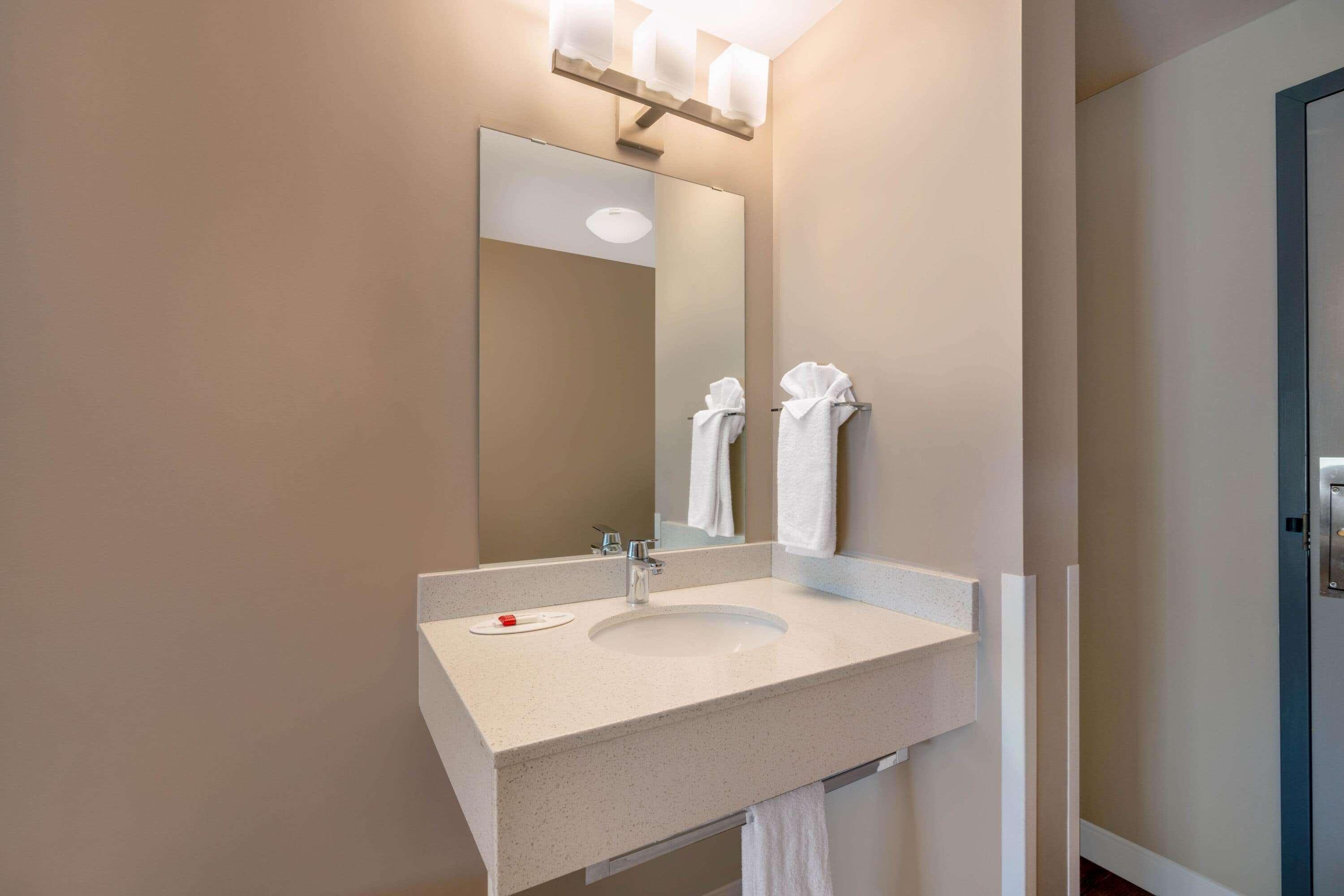 Super 8 By Wyndham Winnipeg West מראה חיצוני תמונה