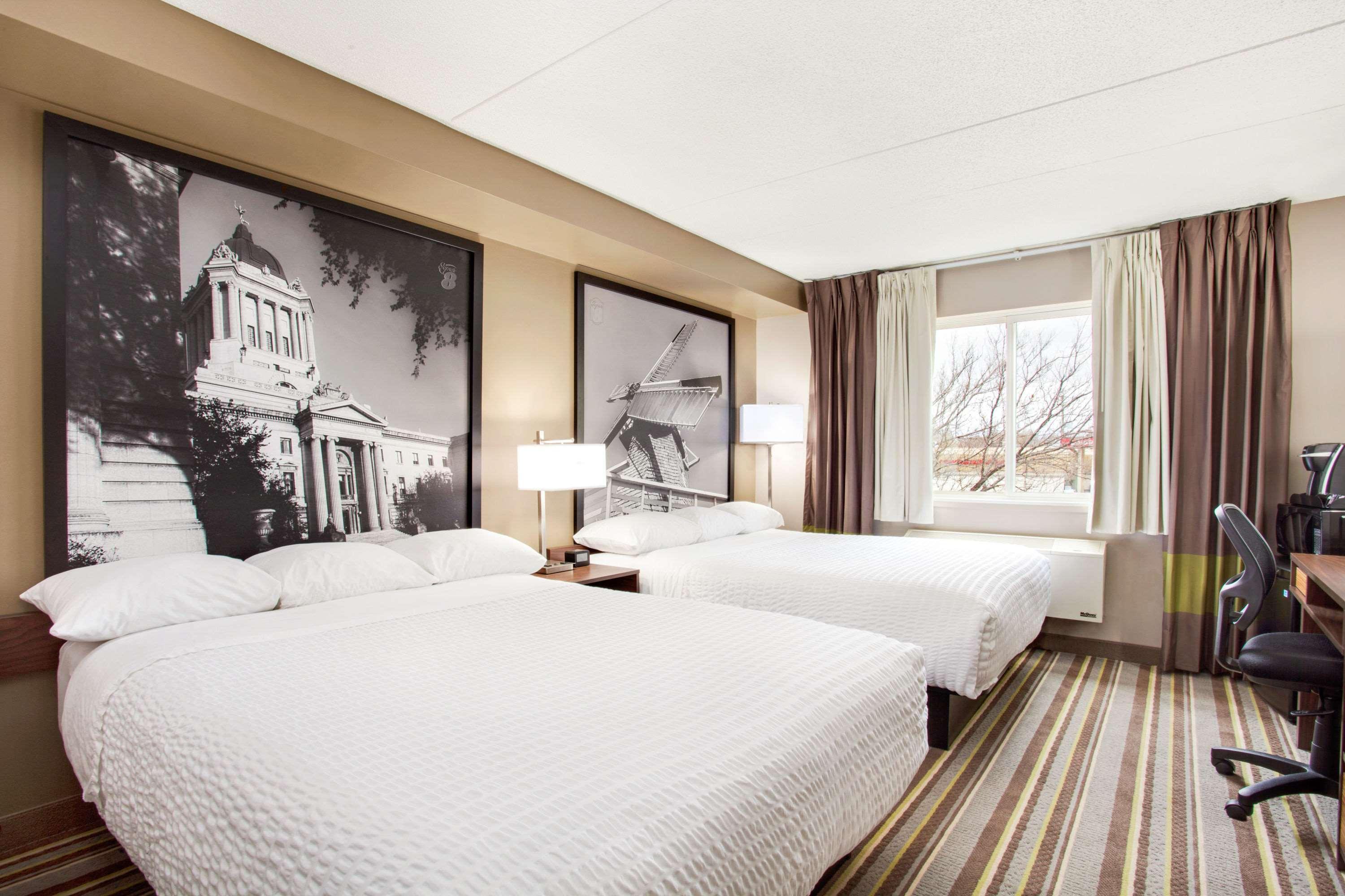 Super 8 By Wyndham Winnipeg West מראה חיצוני תמונה