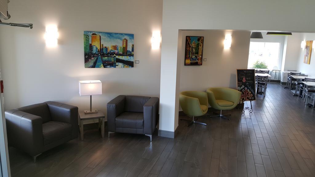 Super 8 By Wyndham Winnipeg West מראה חיצוני תמונה
