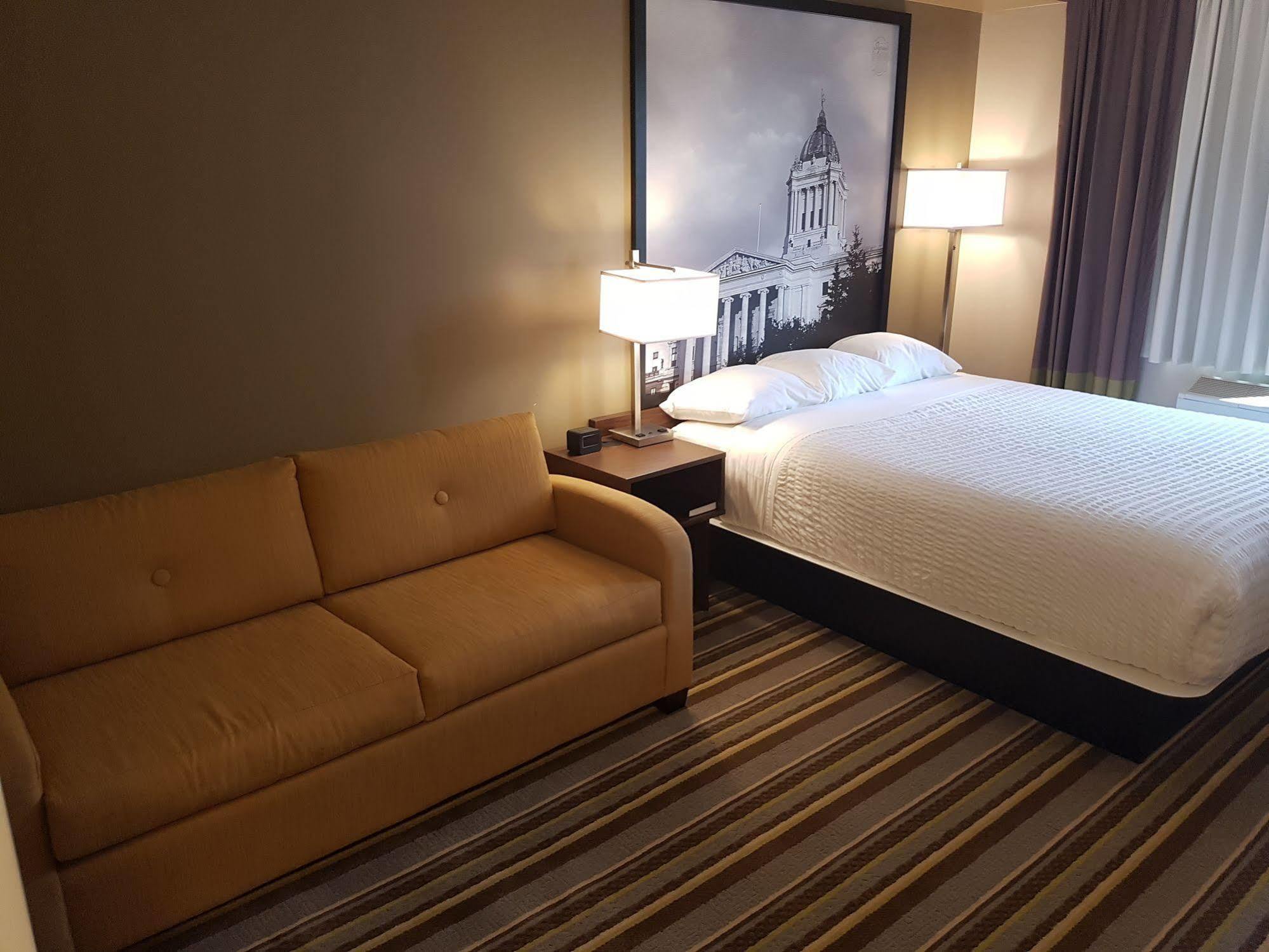 Super 8 By Wyndham Winnipeg West מראה חיצוני תמונה