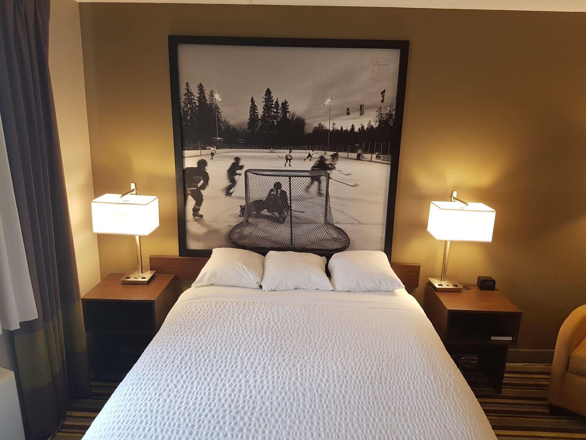 Super 8 By Wyndham Winnipeg West מראה חיצוני תמונה