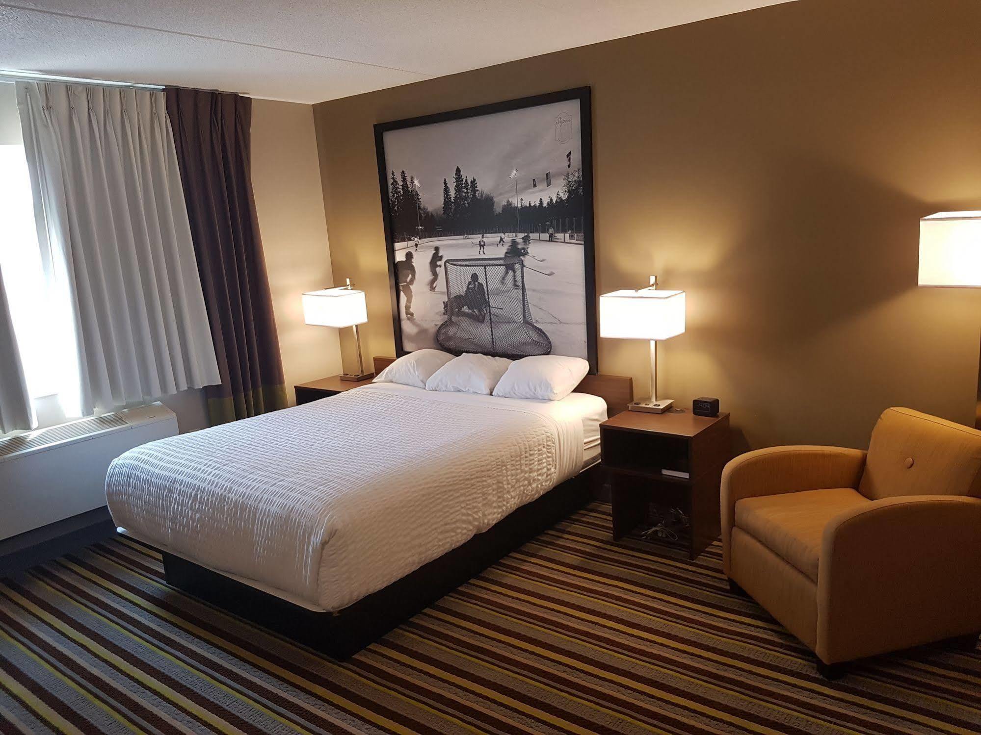 Super 8 By Wyndham Winnipeg West מראה חיצוני תמונה