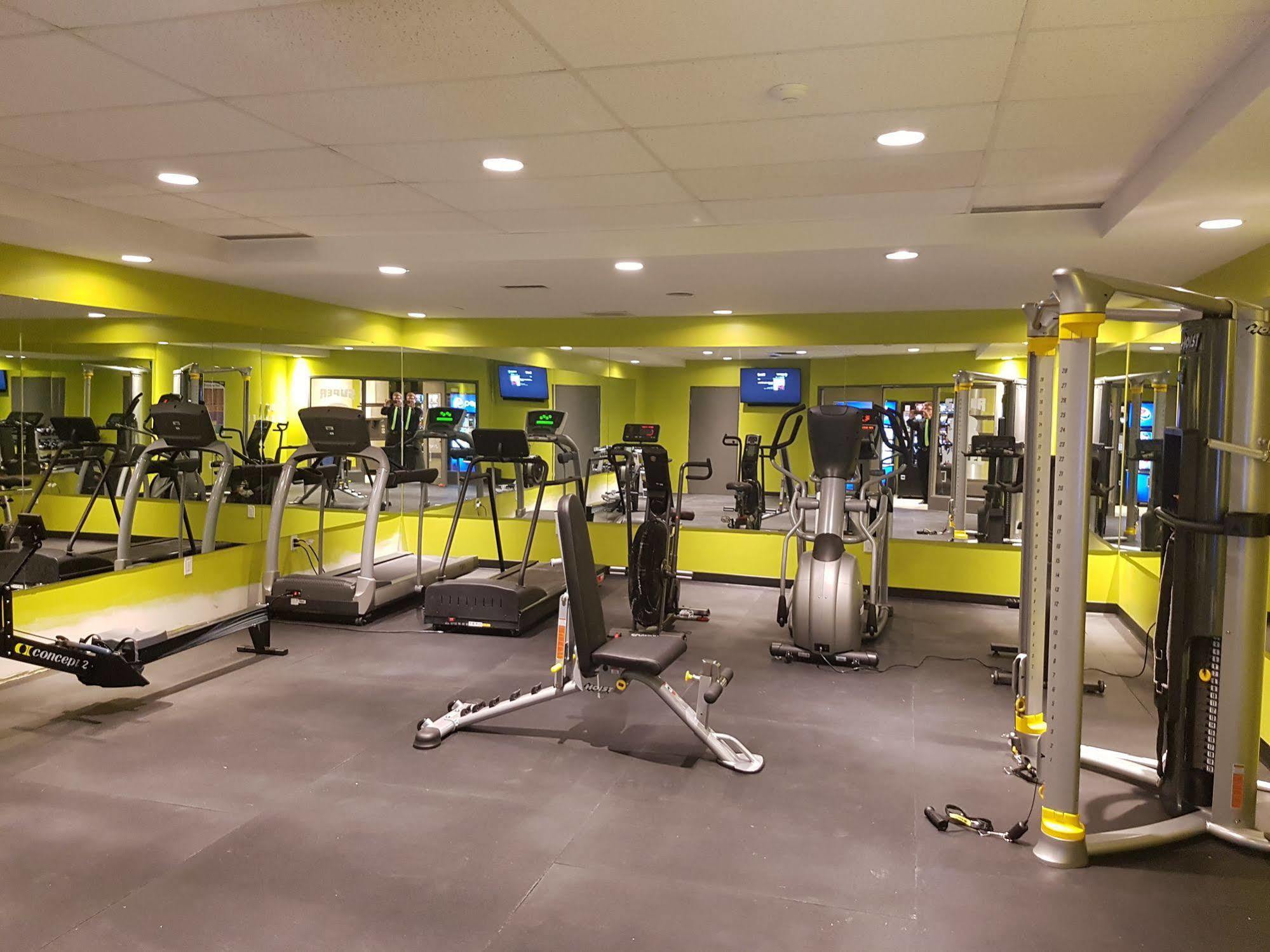 Super 8 By Wyndham Winnipeg West מראה חיצוני תמונה